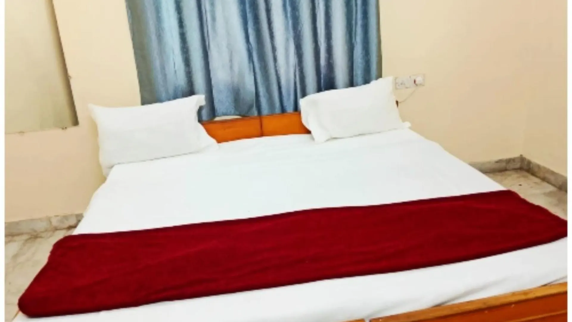 Quarto em Acomodações Particulares Hotel P G On Ganges ! Near Kashi Vishwanath Temple - Fully Air Conditioned And Spacious Rooms With Free Wi-Fi Facility - A Top Rated Hotel In Varanasi