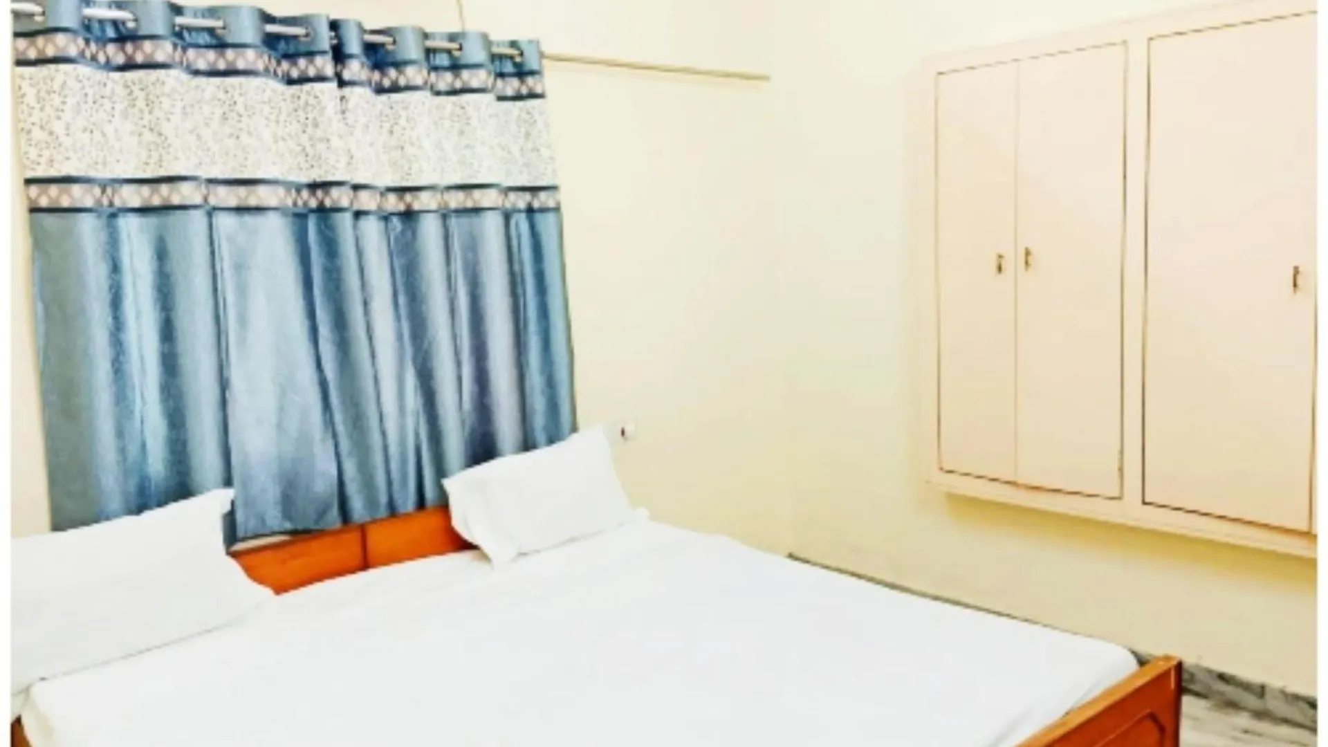 Hotel P G On Ganges ! Near Kashi Vishwanath Temple - Fully Air Conditioned And Spacious Rooms With Free Wi-Fi Facility - A Top Rated Hotel In Varanasi Quarto em Acomodações Particulares