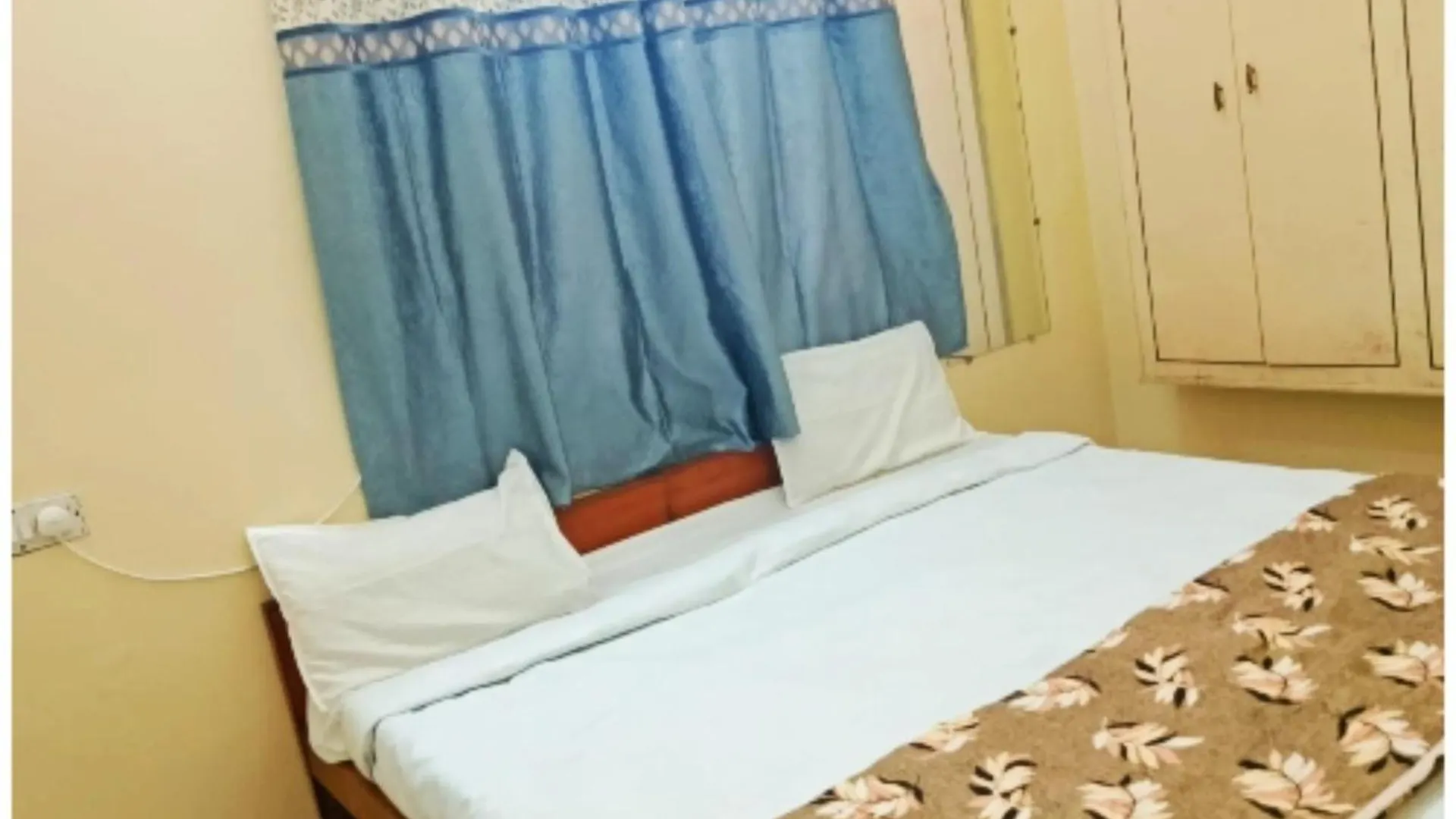 Hotel P G On Ganges ! Near Kashi Vishwanath Temple - Fully Air Conditioned And Spacious Rooms With Free Wi-Fi Facility - A Top Rated Hotel In Varanasi 0*,  Índia