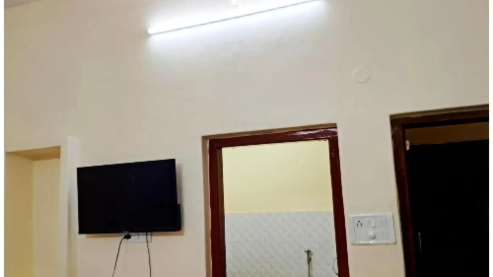 Hotel P G On Ganges ! Near Kashi Vishwanath Temple - Fully Air Conditioned And Spacious Rooms With Free Wi-Fi Facility - A Top Rated Hotel In Varanasi Índia